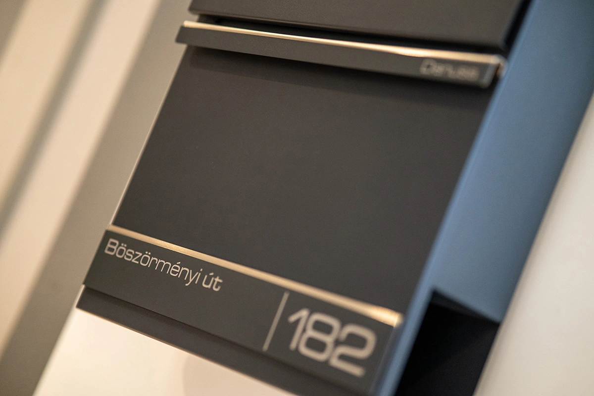 DANUSA Szalon, SOLID+ postaláda.